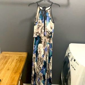 XSCAPE Sise 6 floral maxi dress. Grays blues, purple and off white